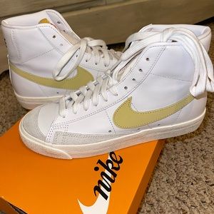 Nike Blazer Mid '77 Vintage Women's Shoes
Size 7 brand new in box